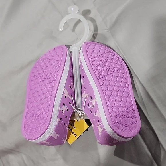 NWT baby/toddler unicorn slip on - Picture 5 of 7